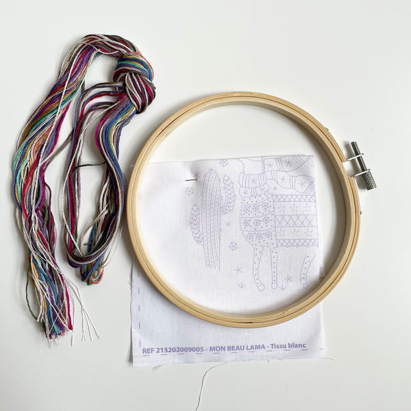 Un Chat Embroidery Kit : Handsome Llama
