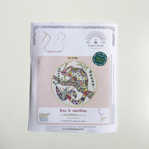 Un Chat Embroidery Kit : Leon the Chameleon
