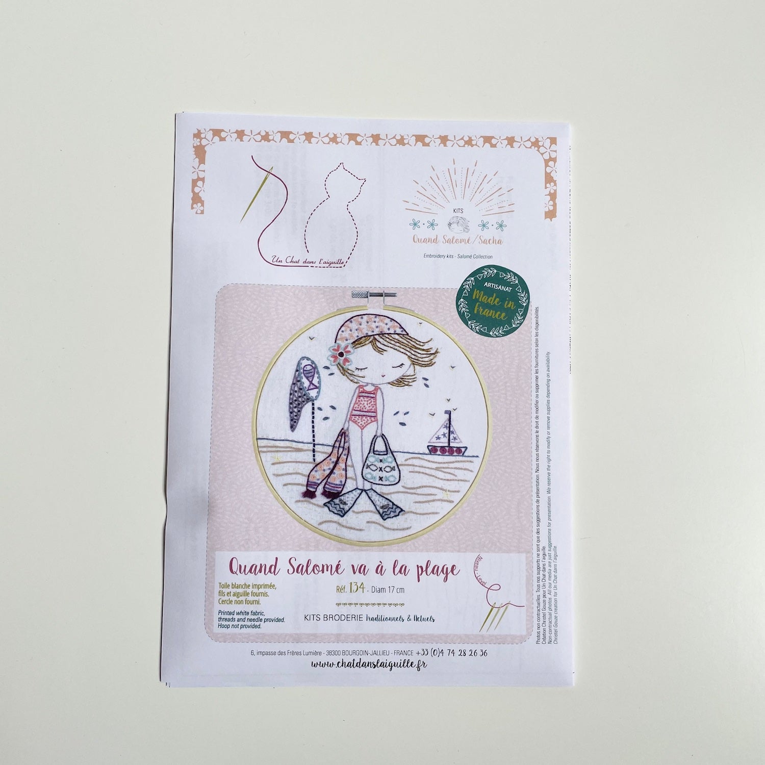 Un Chat Embroidery Kit : Salome Goes to the Beach