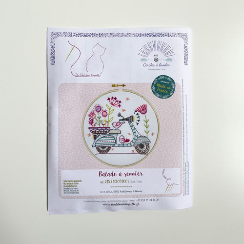 Un Chat Embroidery Kit : Scooter Ride