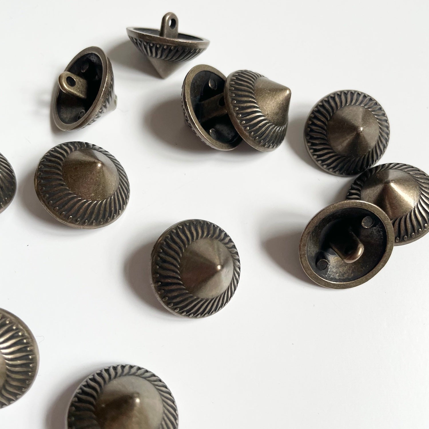 Vintage Brass Buttons, Antique Dimensional Jelly Mold Centers, Loop Shank,  Set of 6 Pressed Brass Button Sewing Notions 