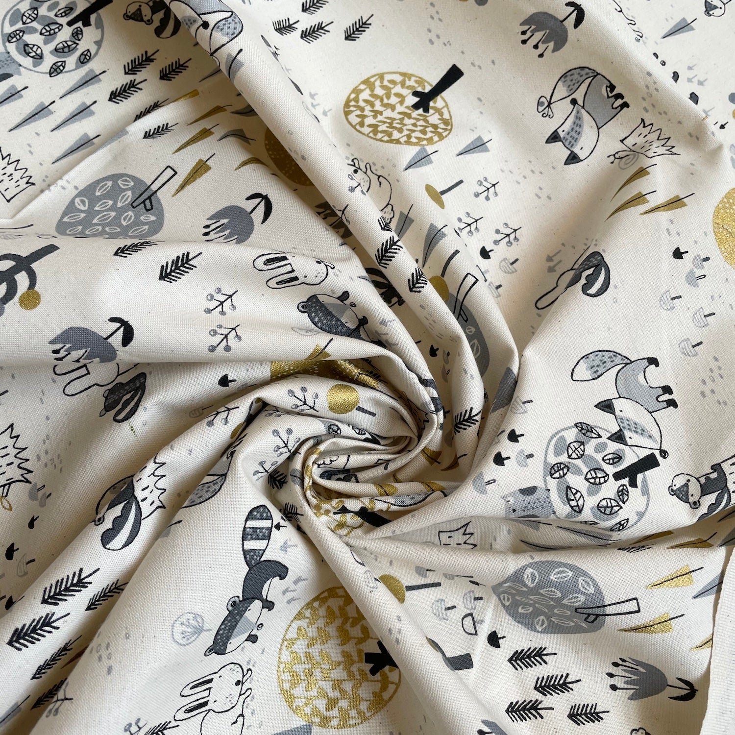 Cotton + Steel : Festival Companion - Fox and Friends Unbleached Black Metallic