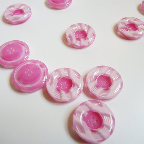 Plastic Drizzle Button - Pink