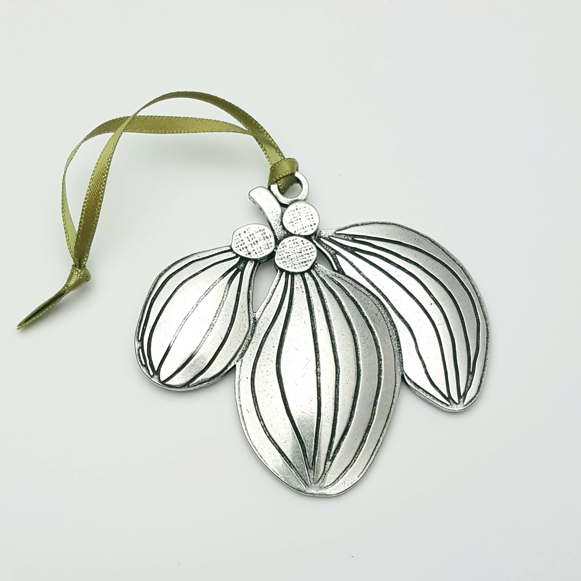 Beehive Handmade : Lotta Jansdotter x Beehive Mistletoe Ornament