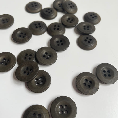 Merchant & Mills Corozo Button - Khaki 18mm