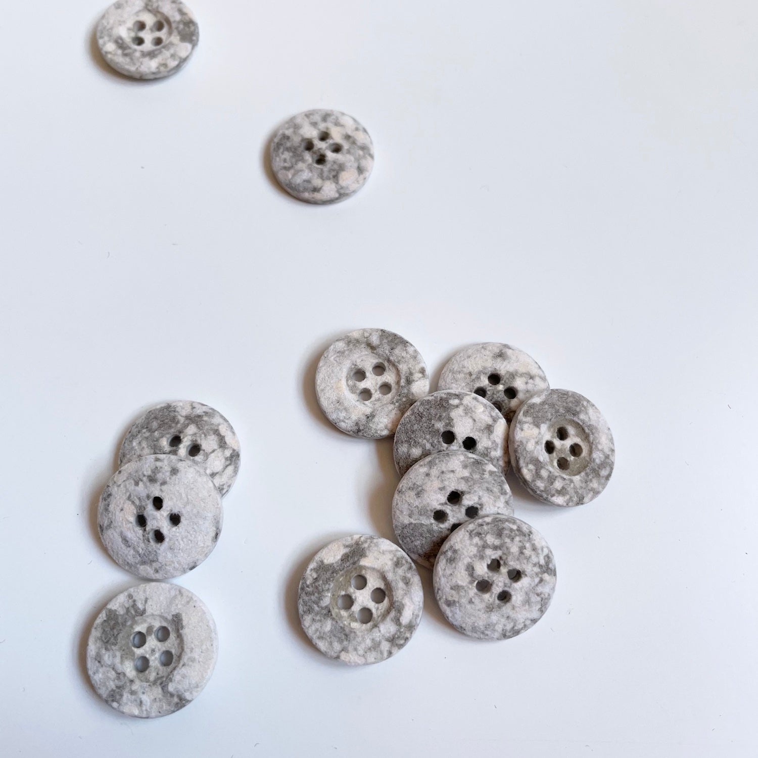 Merchant & Mills : Metamorphic Buttons