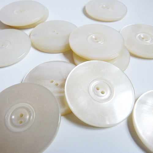 Pearly Disc Plastic Button - Ivory
