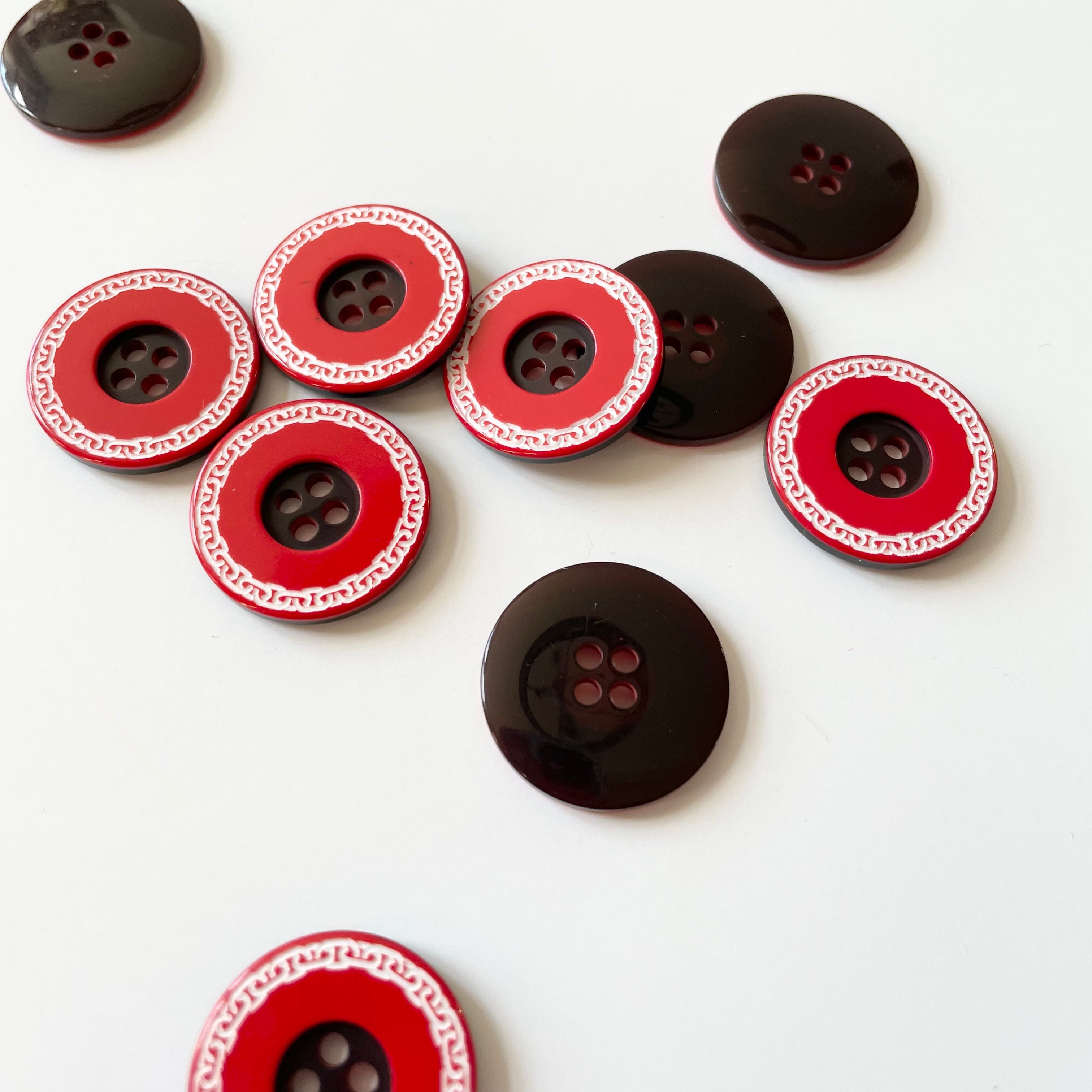 Plastic Chain-Rim Button - Red