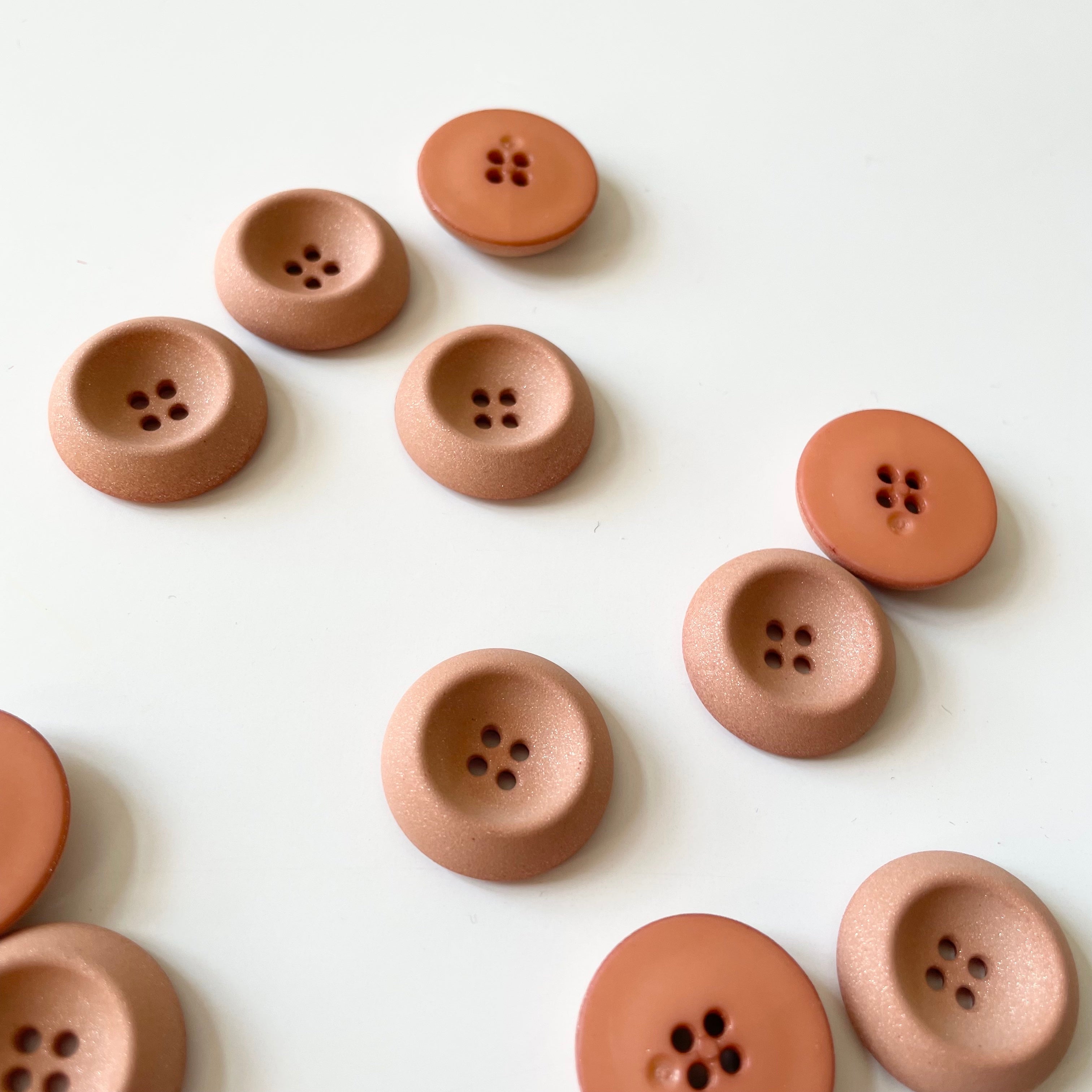 Plastic Crater Button - Salmon Sparkle