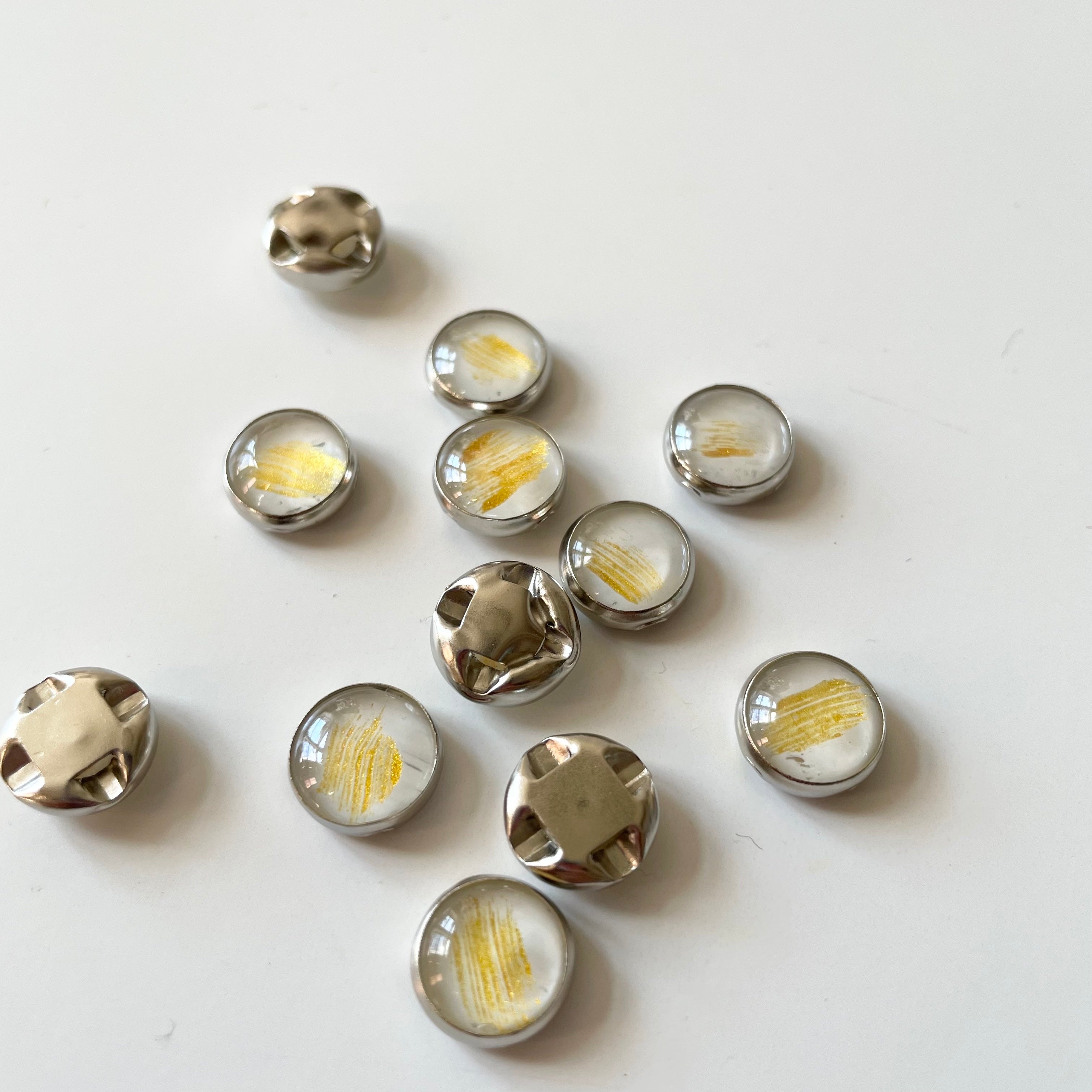 Metal-Rimmed Brush Stroke Button - Gold / White