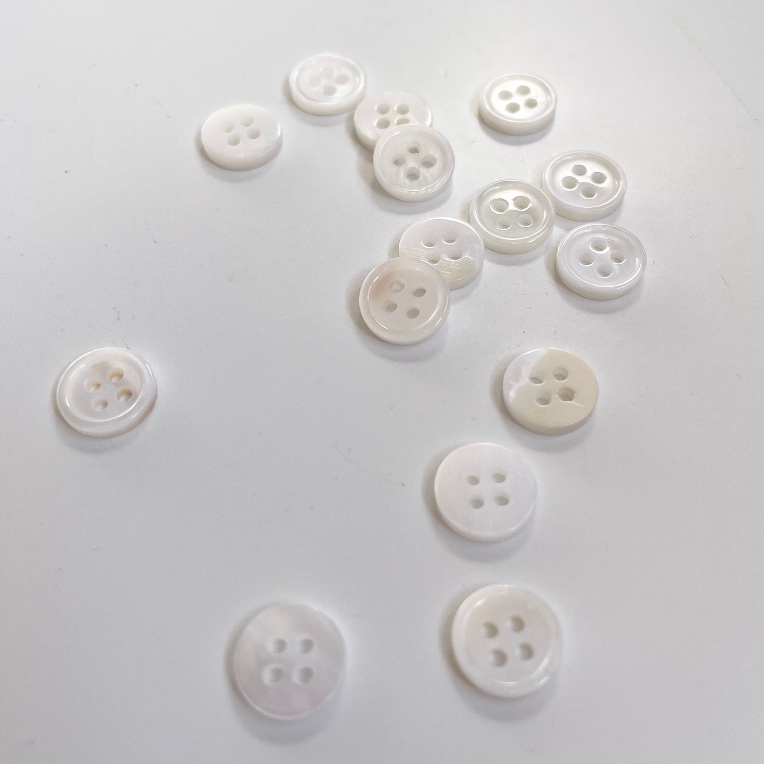 Rivershell Button - White 8 mm