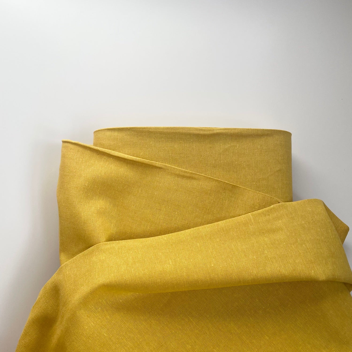 Robert Kaufman : Essex Chambray Linen  cotton- Curry