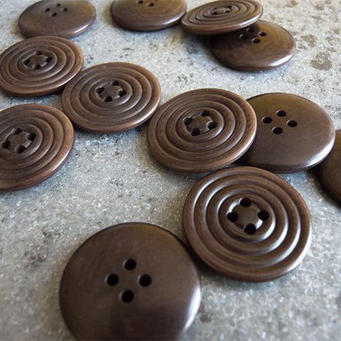 swirl corozo button brown
