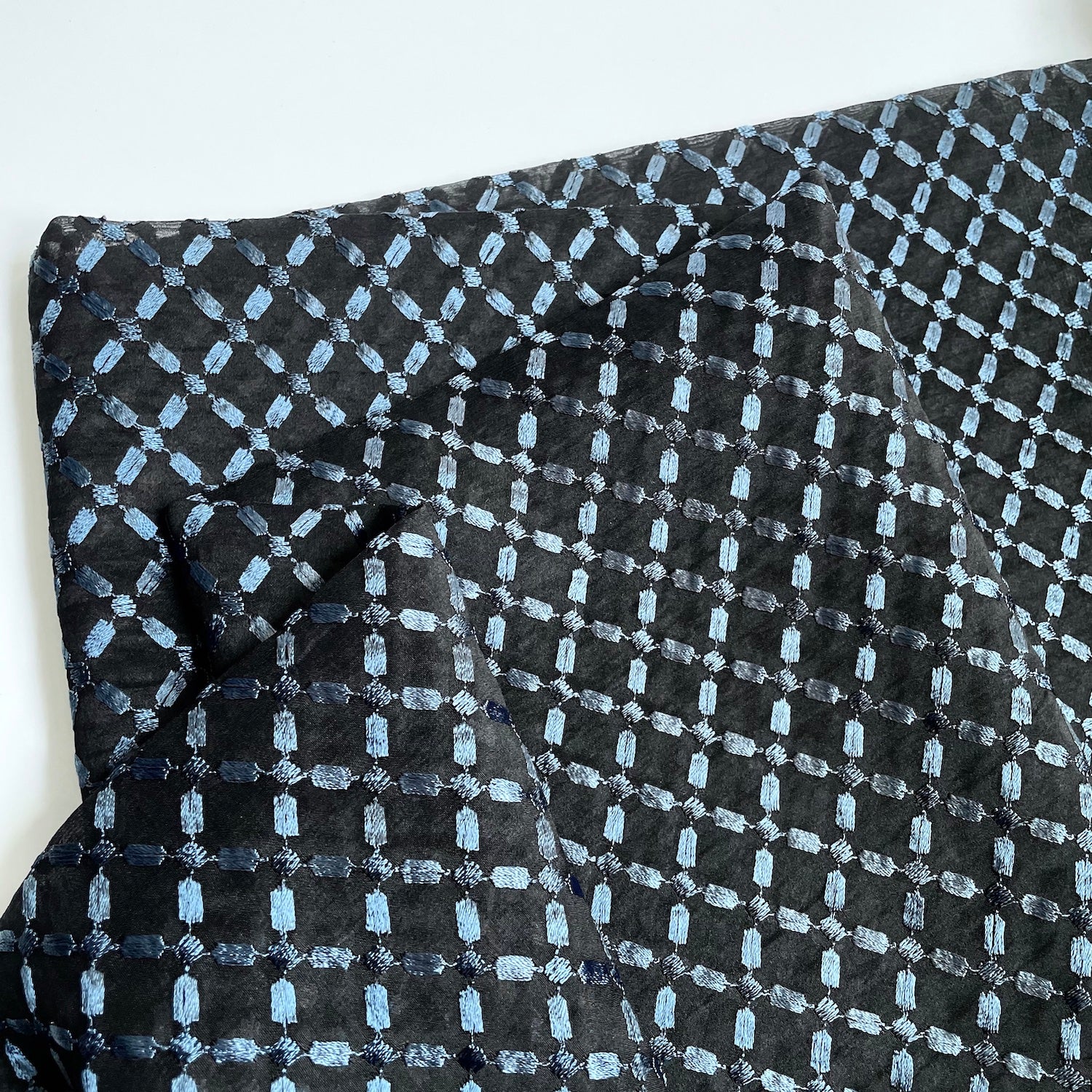 Embroidered Silk Organza - Feminetta