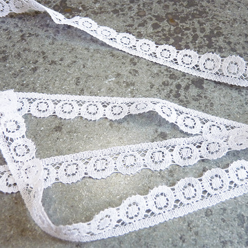Solstiss Leavers Lace : Scalloped Rings - White