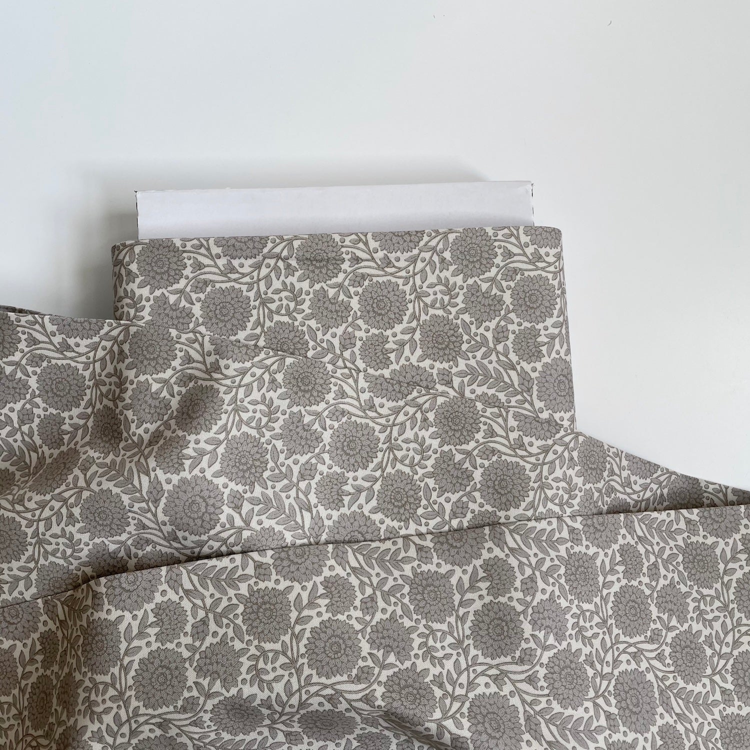 Tilda Fabrics : Windy Days - Aella Grey